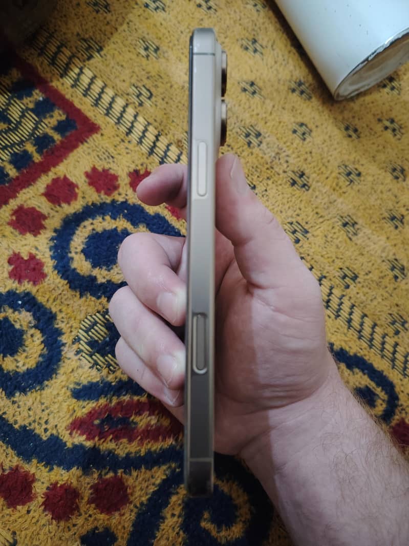 Apple iPhone 16 Pro Max 2