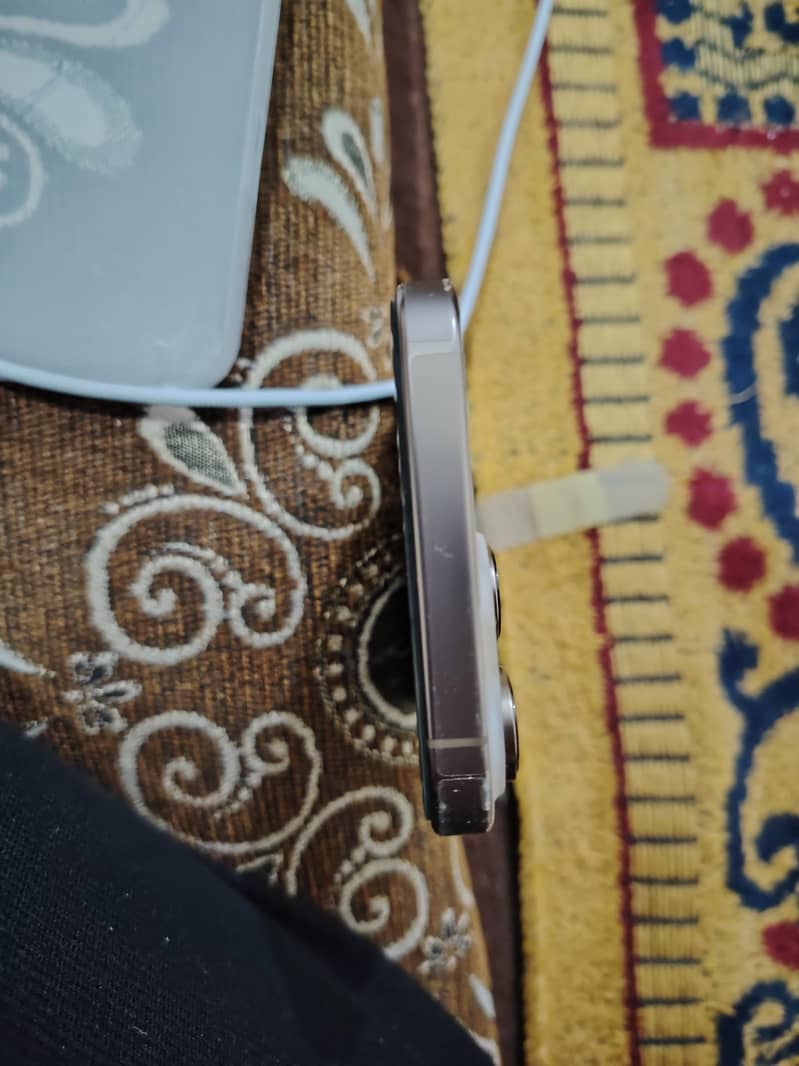 Apple iPhone 16 Pro Max 3