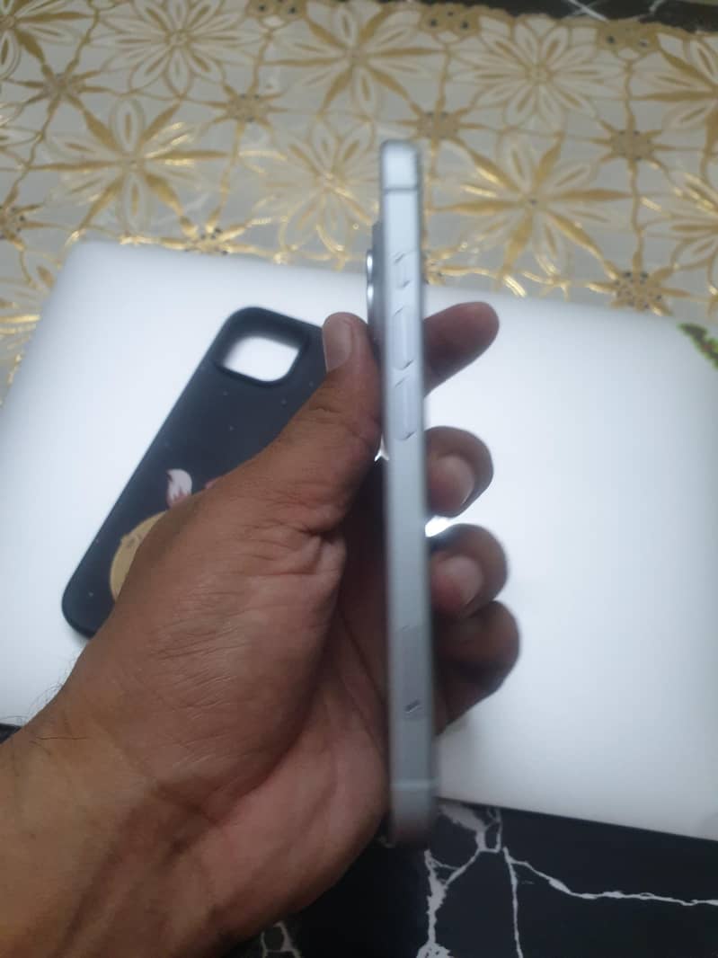 Apple iPhone 15 3