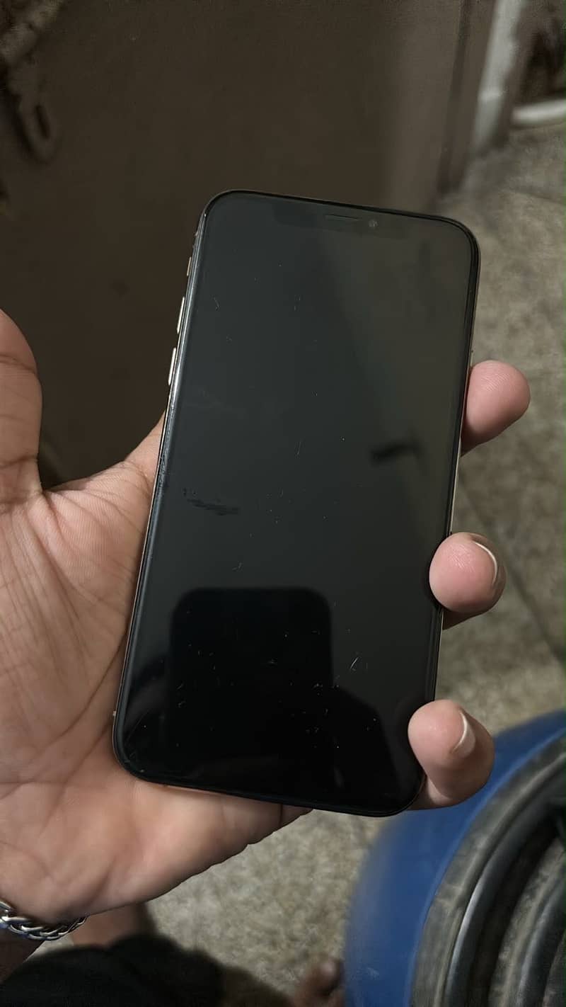 Apple iPhone XS 3