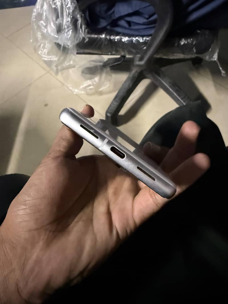 Google Pixel 7 4