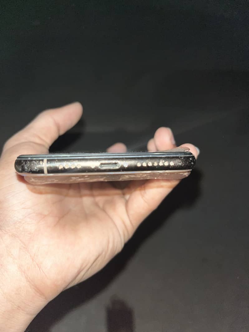 IPHONE XS MAX 4