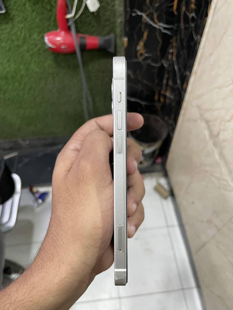 Apple iPhone 12 1