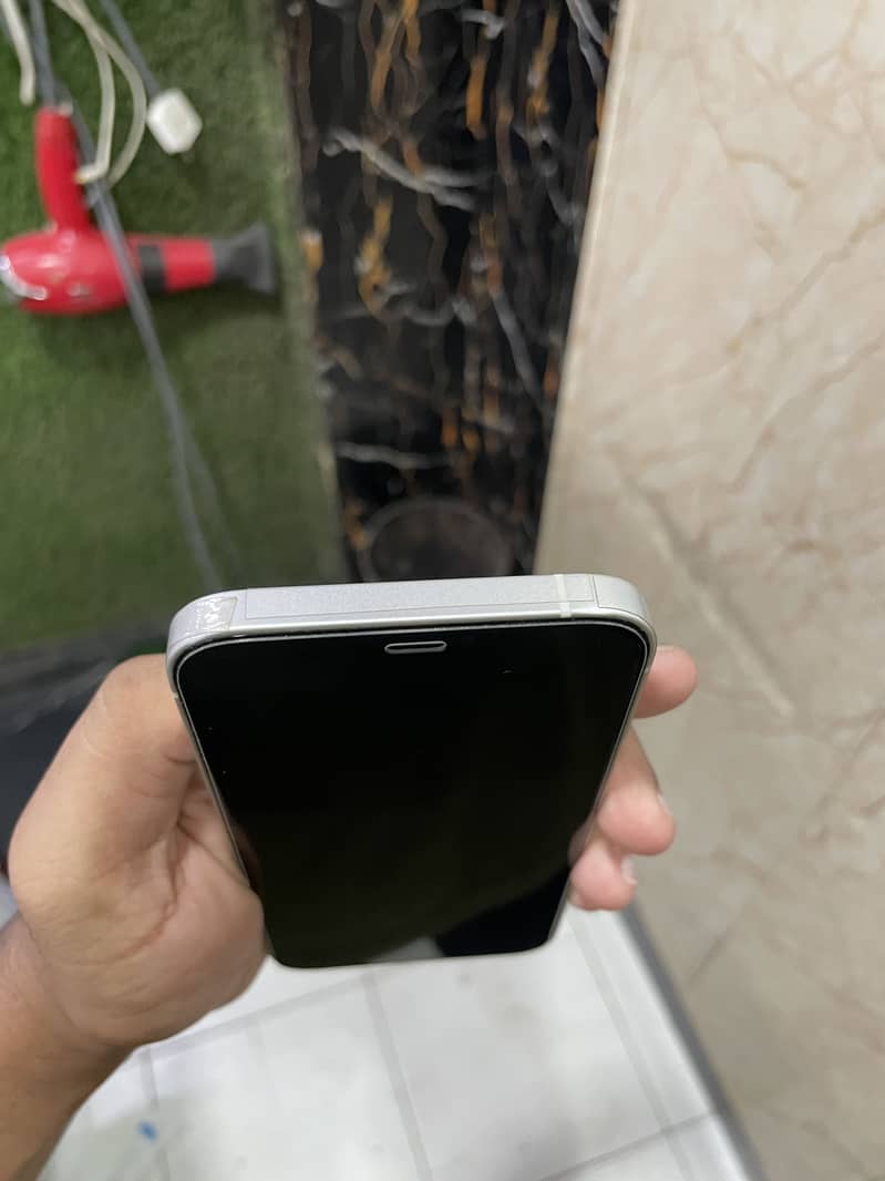 Apple iPhone 12 2