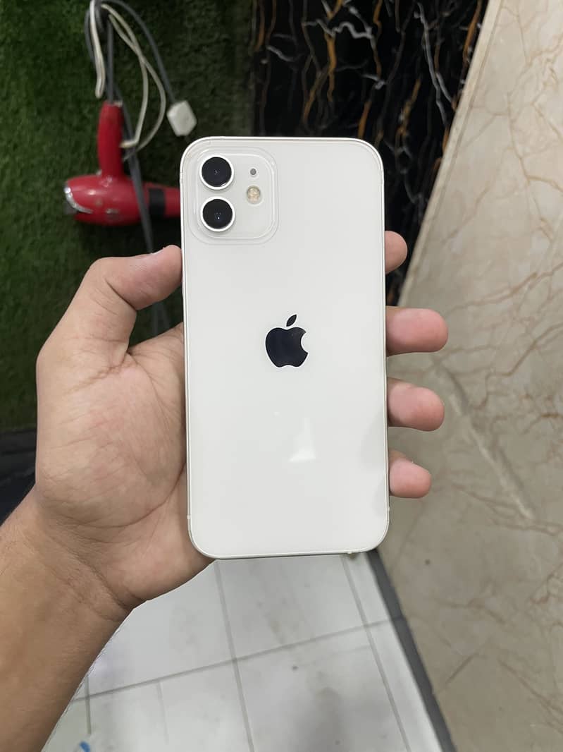 Apple iPhone 12 4