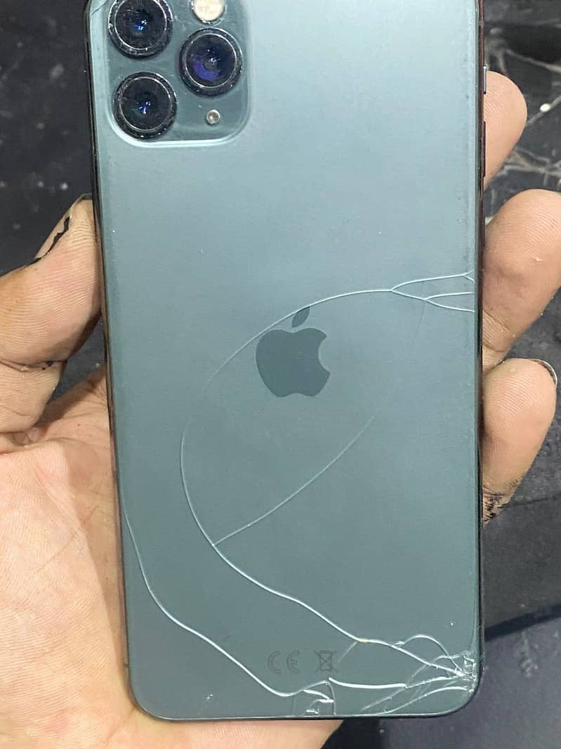 iPhone 11 Pro Max 4