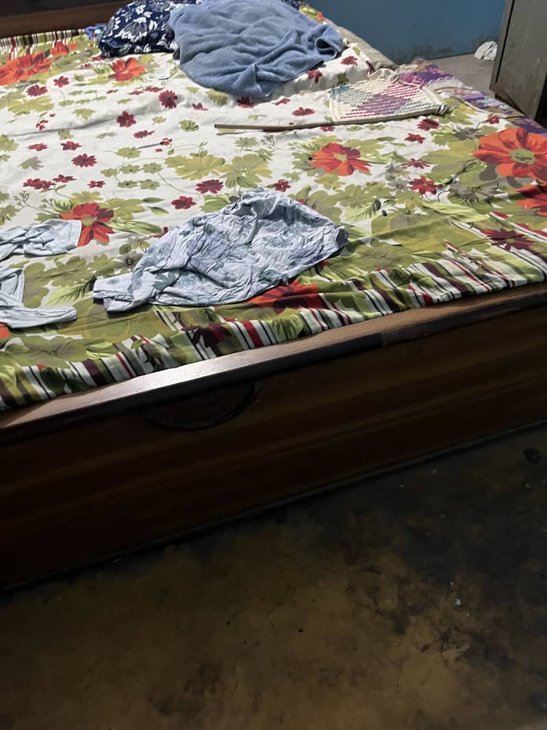 Double bed 0