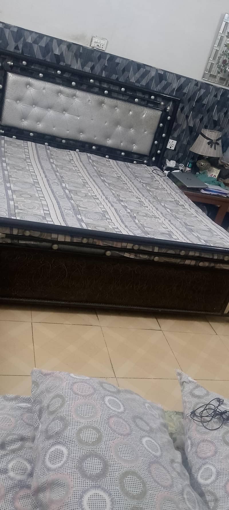 Iron bed 0