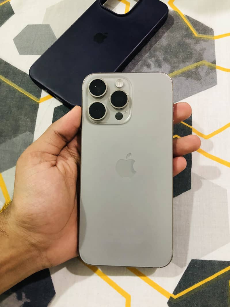 Apple iPhone 15 Pro Max 1