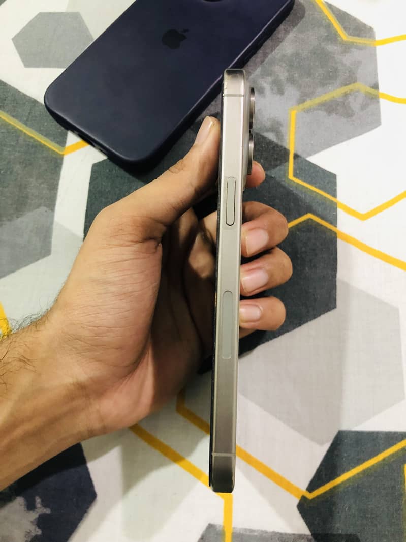 Apple iPhone 15 Pro Max 2