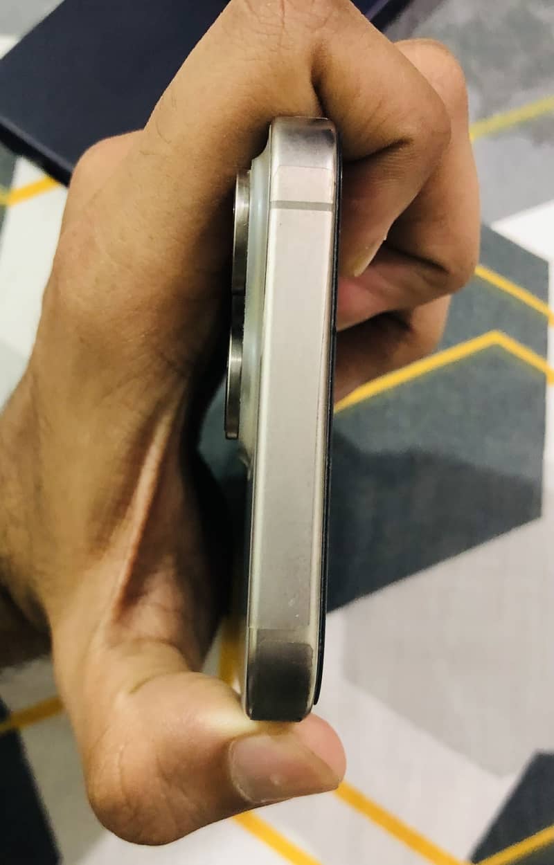 Apple iPhone 15 Pro Max 3