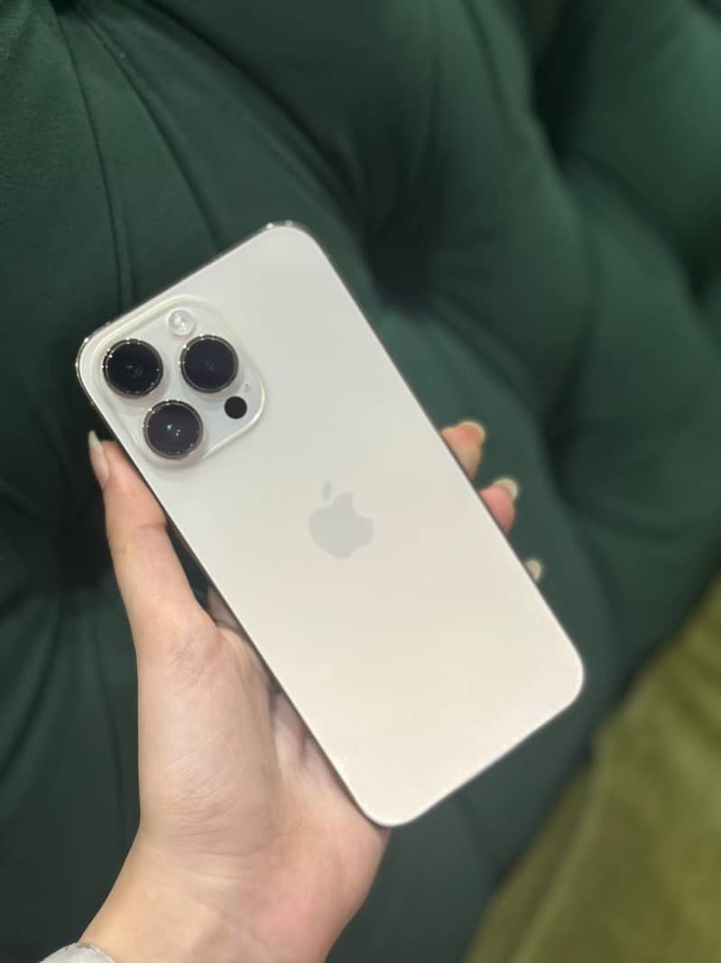 Apple iPhone 14 Pro Max 0