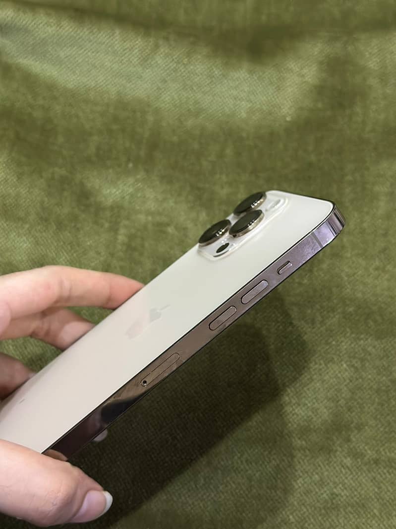 Apple iPhone 14 Pro Max 6