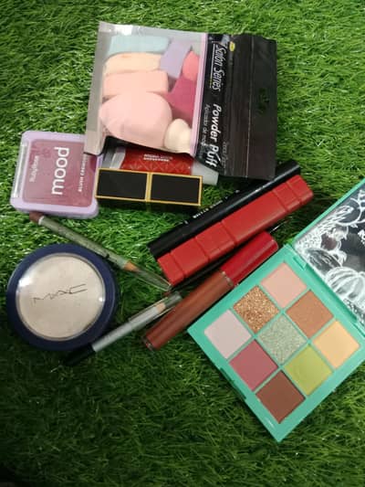 cosmetic and hair accessories deal