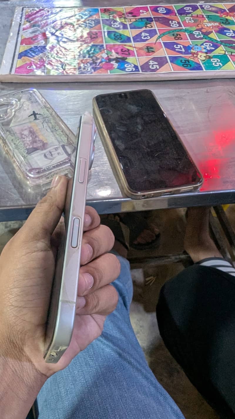 Apple iPhone 16 0