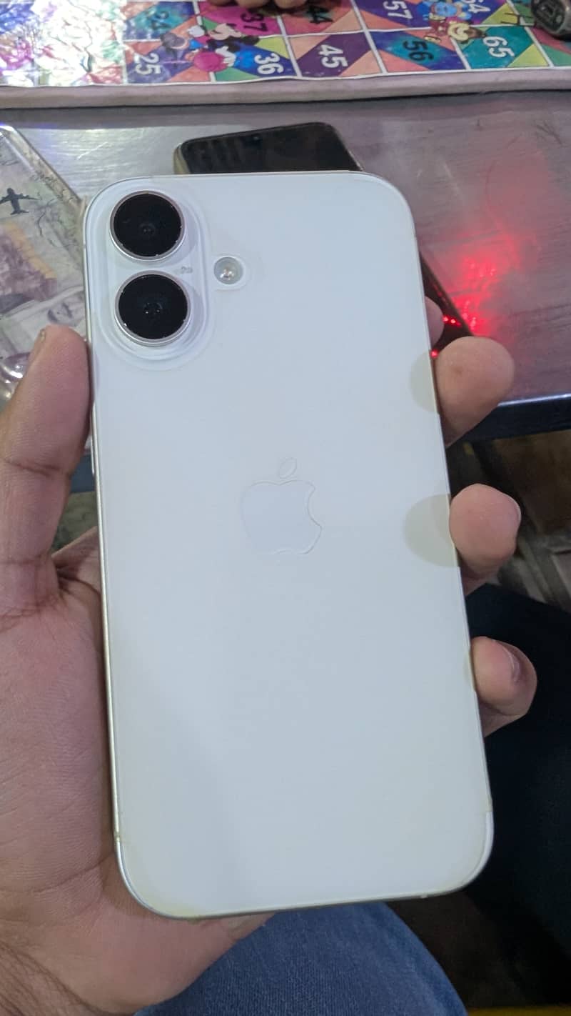 Apple iPhone 16 1