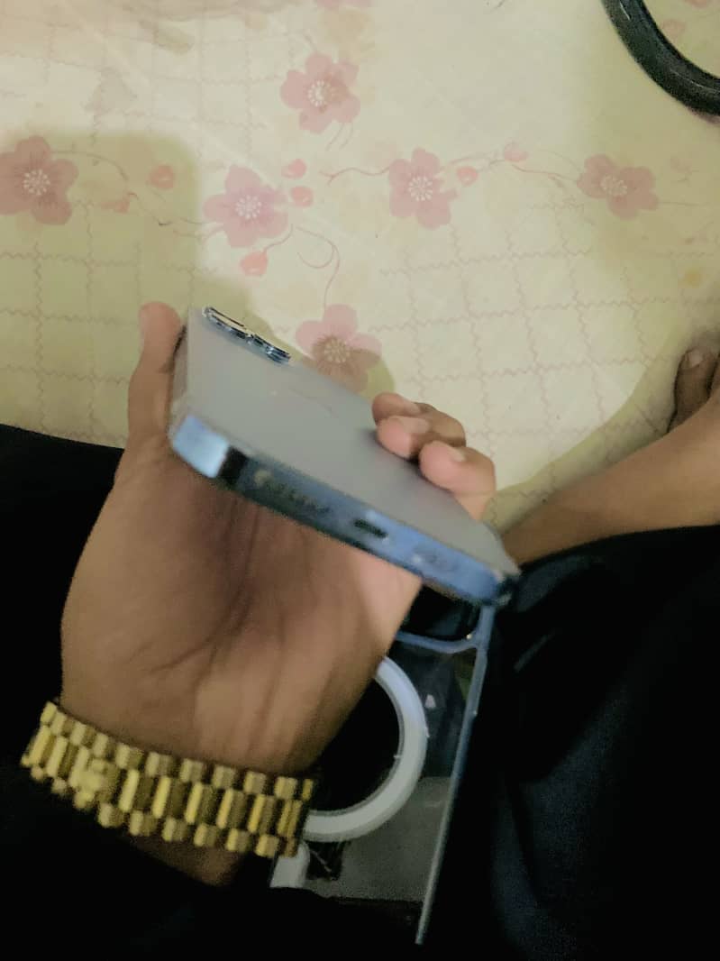 Apple iPhone 13 Pro Max 4