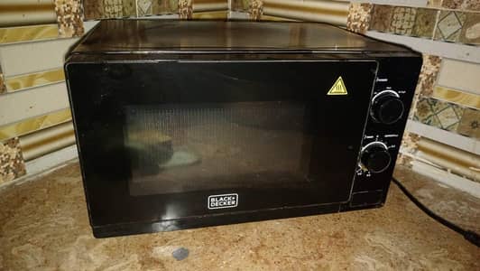 BLACK+DECKER Microwave Oven — FOR SALE