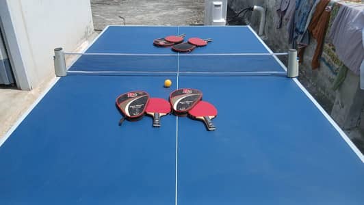 Table Tennis Table – Excellent Condition (4 Racquets + Net Included)