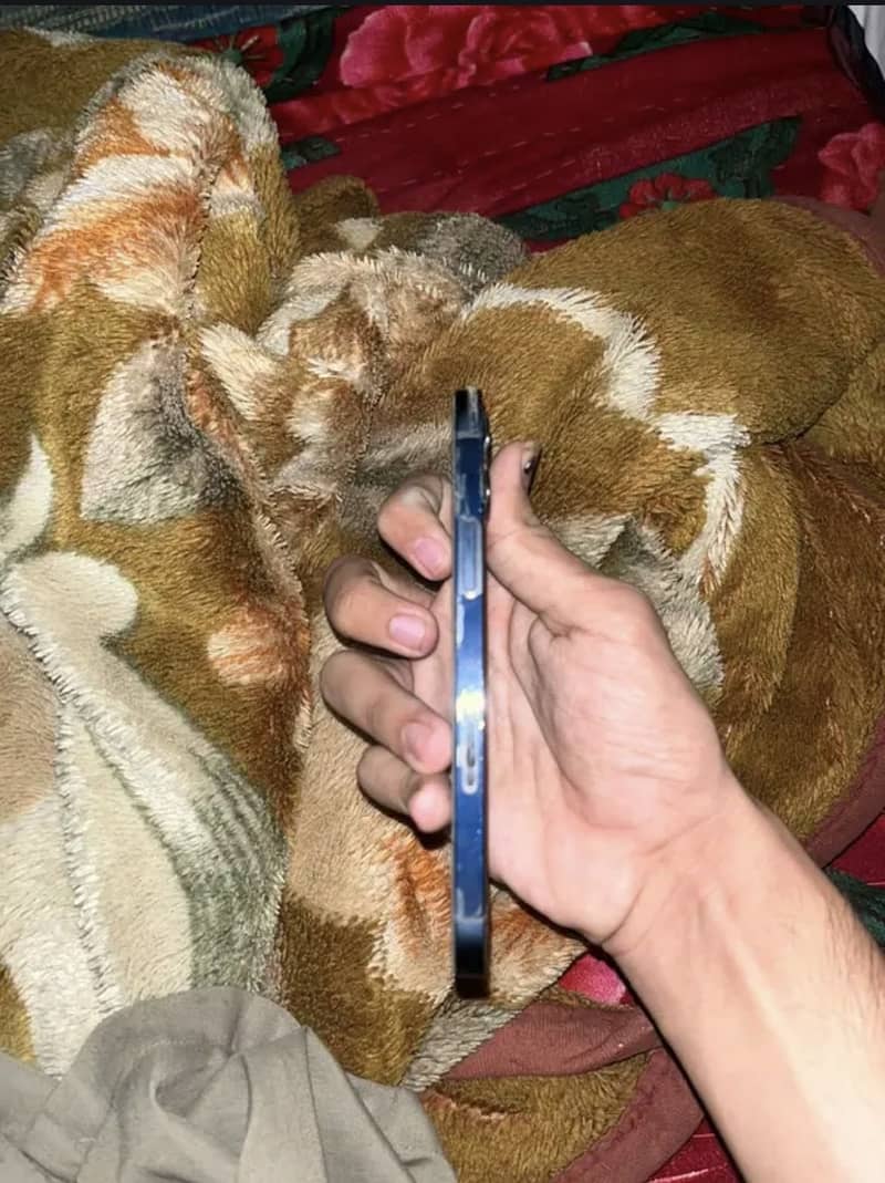 Apple iPhone 12 3