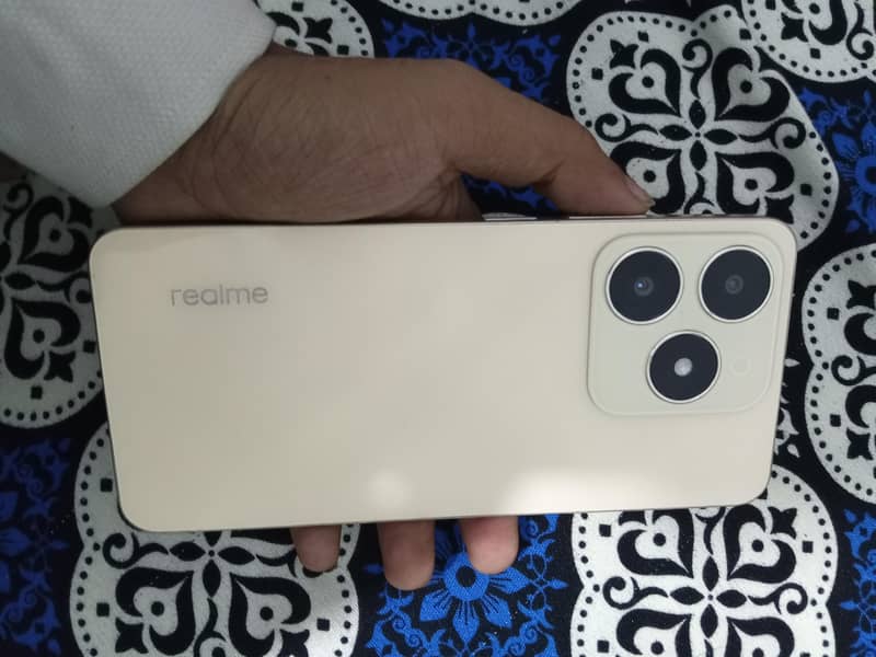 Realme C61 0