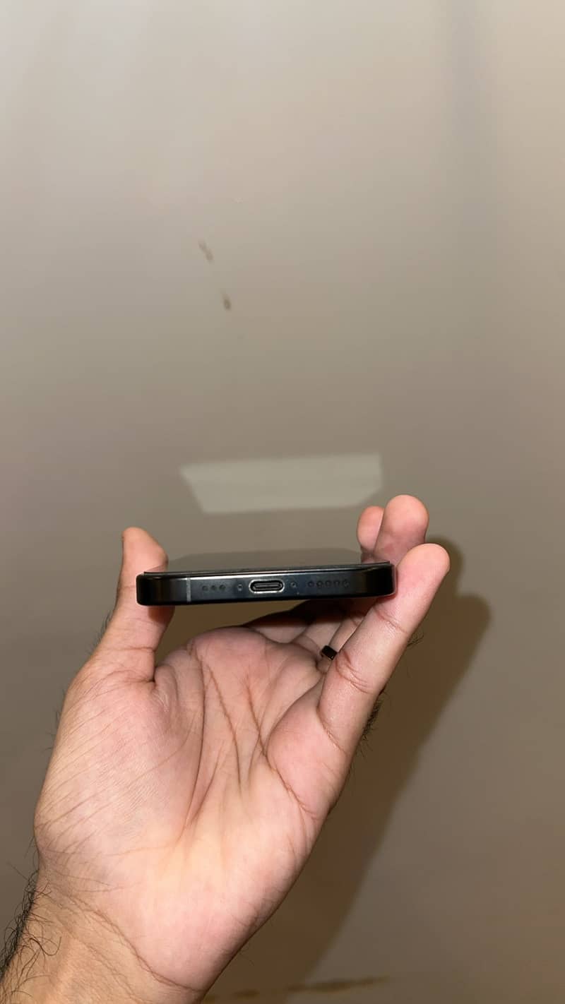 Apple iPhone 16 Pro 3