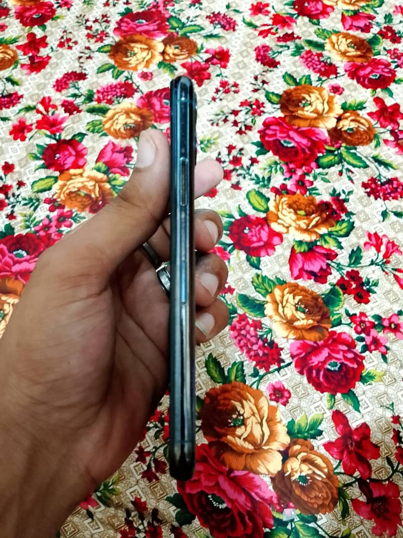 iphone 11 pro 2