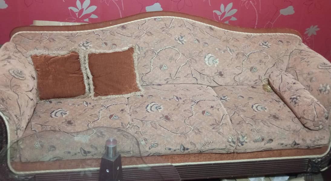7seater sofa set with centre table. 3