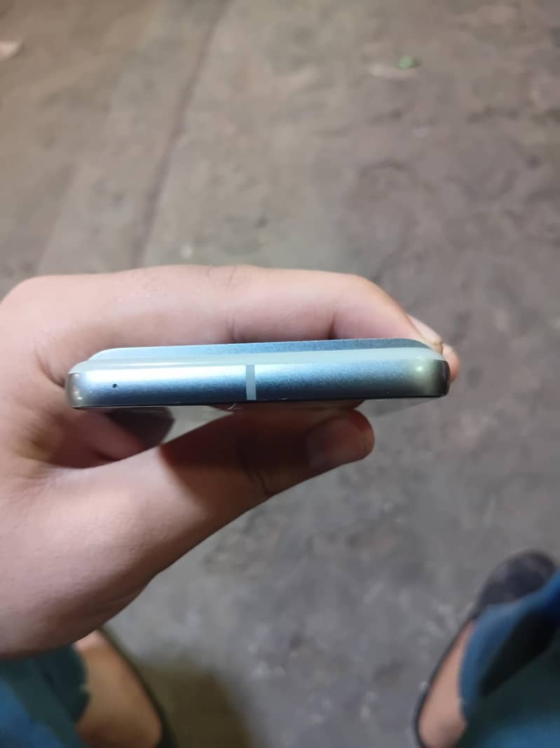 Google Pixel 8 4