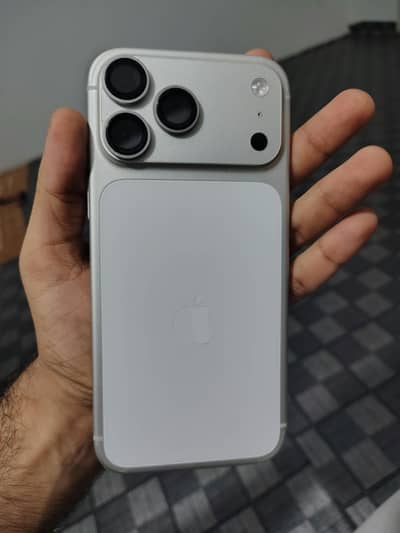 Apple iPhone 17 Pro Max 256gb 100BH 10/10 condition Factoryunlock