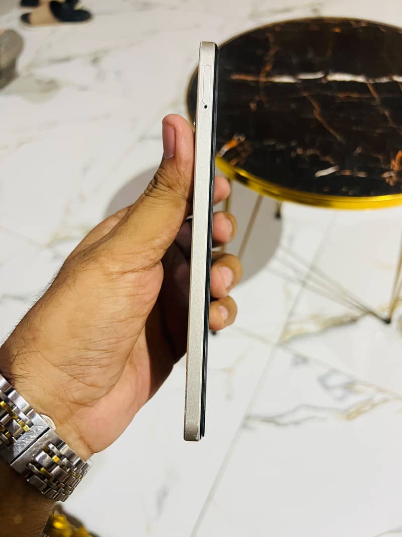 Realme C53 4
