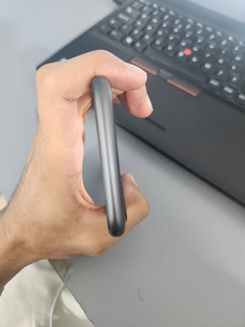 Apple iPhone 11 3