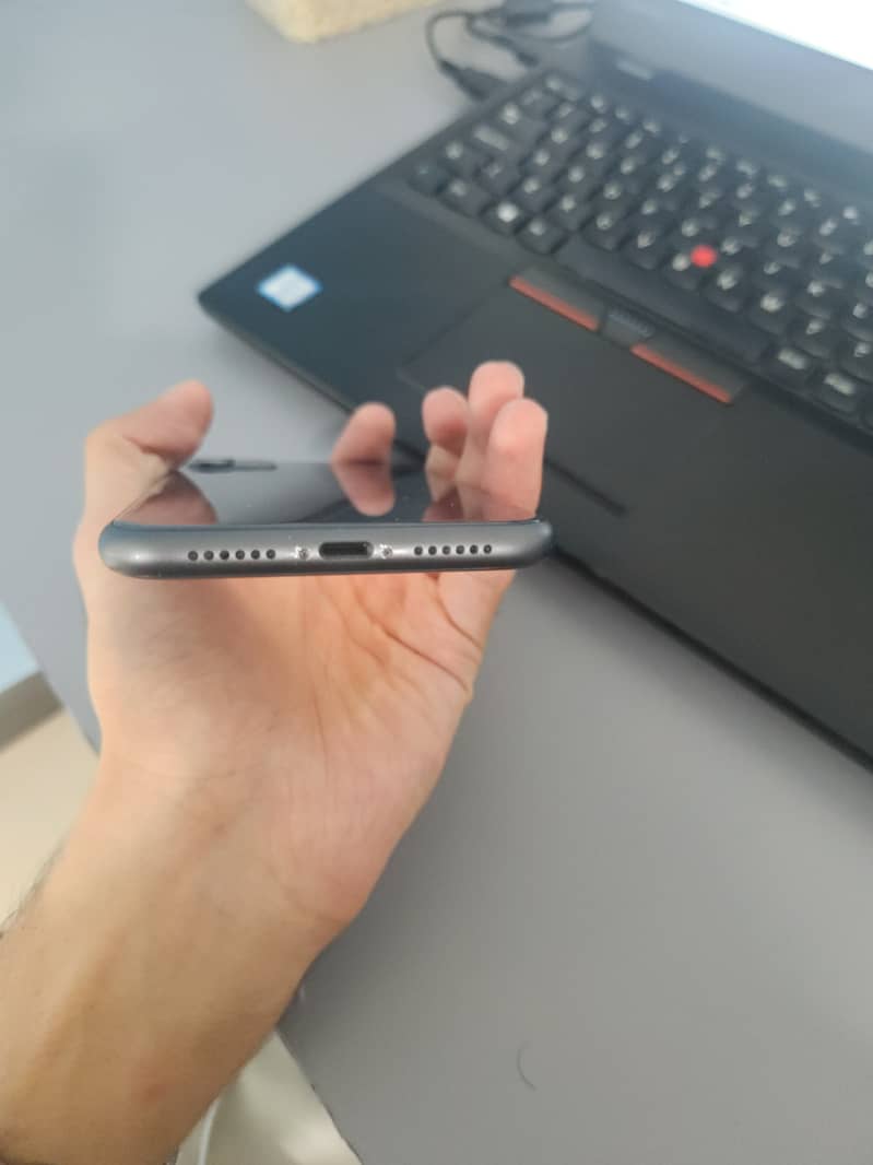 Apple iPhone 11 4