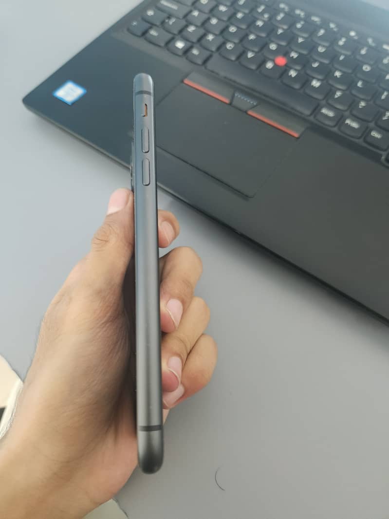 Apple iPhone 11 5
