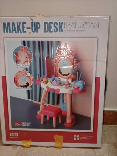 BOWA "Make-Up Desk Beautician" (Model No. 8223A)