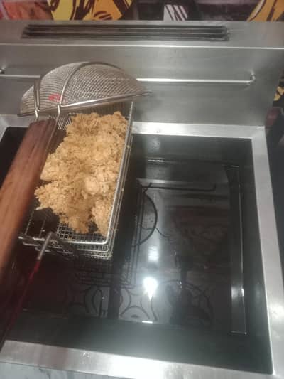 RENAI 32LITER FRYER FOURE SALE IN LUSH CONDITION