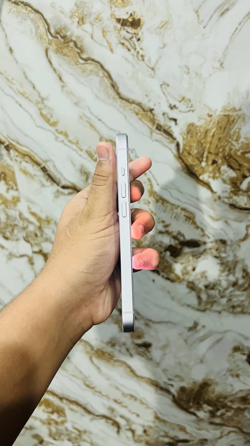 Apple iPhone 14 2