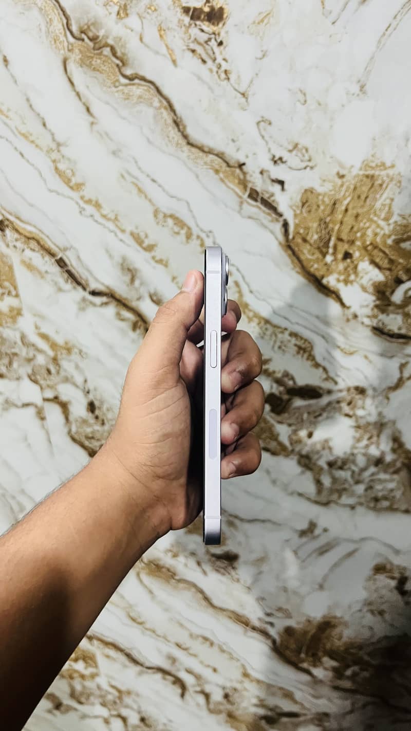 Apple iPhone 14 4
