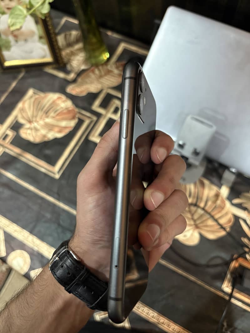 Apple iPhone 11 3