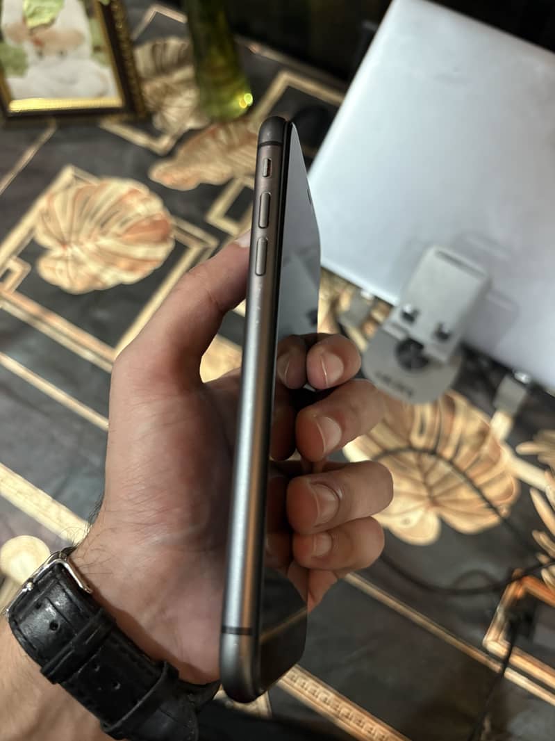 Apple iPhone 11 7