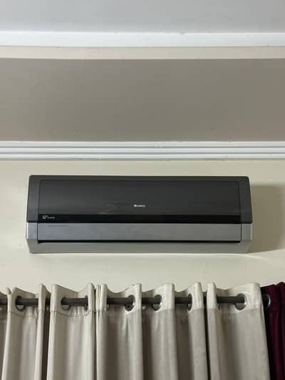 Gree 1 ton Inverter AC for sale