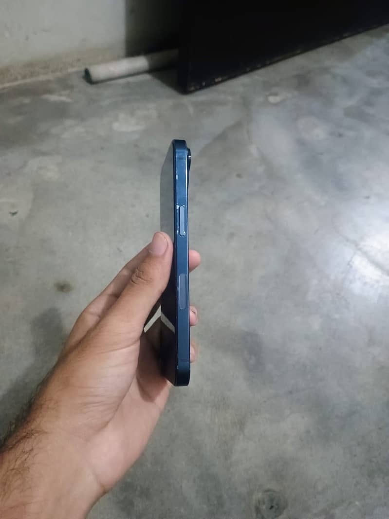 Apple iPhone 13 4
