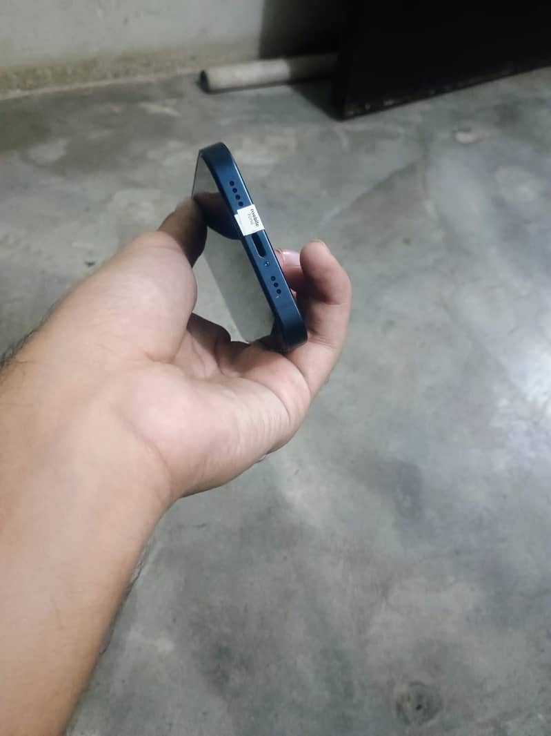 Apple iPhone 13 5
