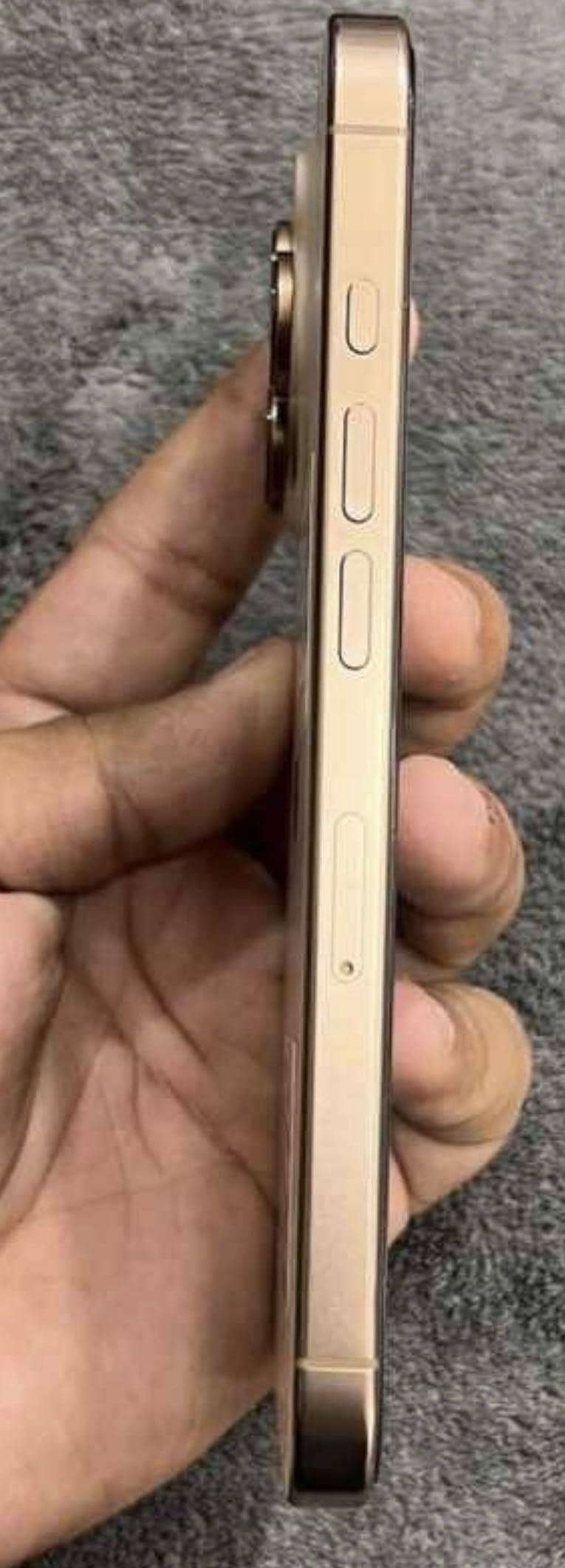 Apple iPhone 16 Pro 3