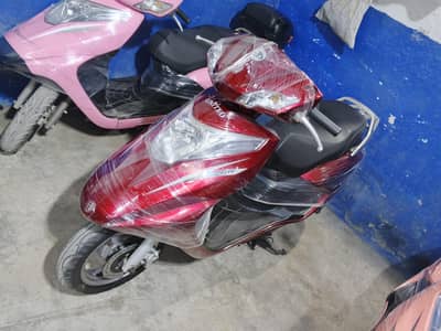 united fuel 100cc scooty  available mobile#03004142432