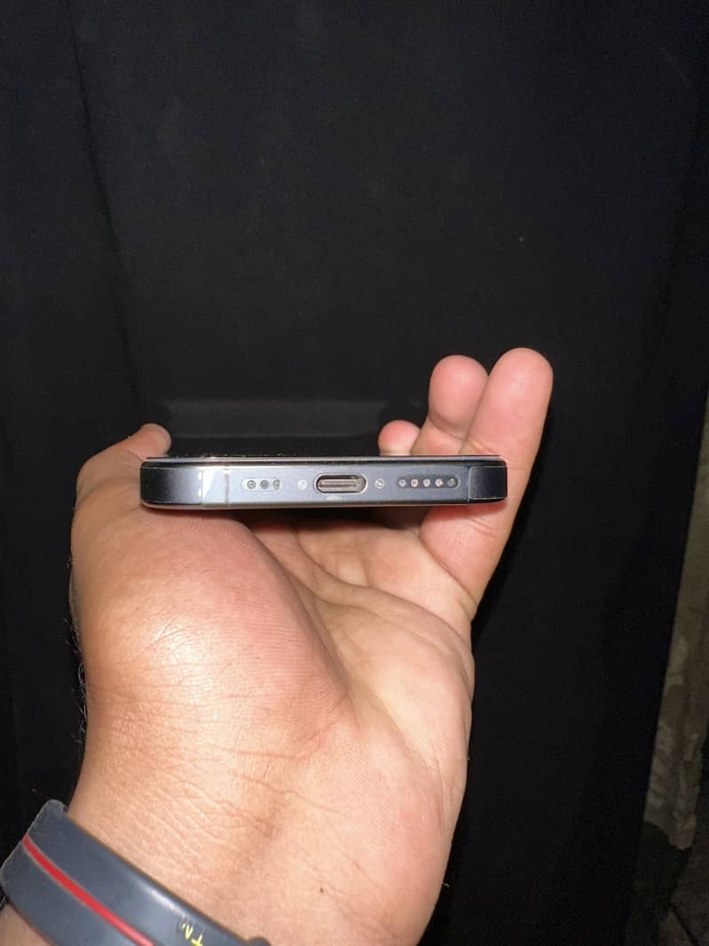 Apple iPhone 15 Pro 3