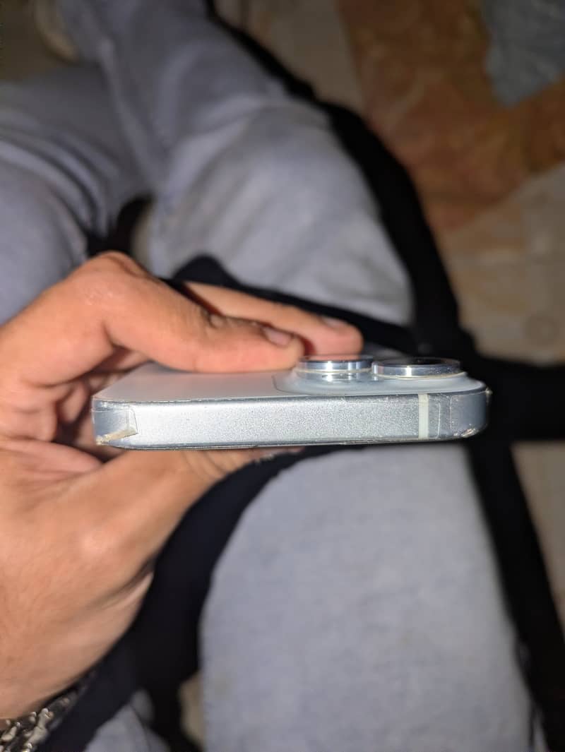 Apple iPhone 15 4