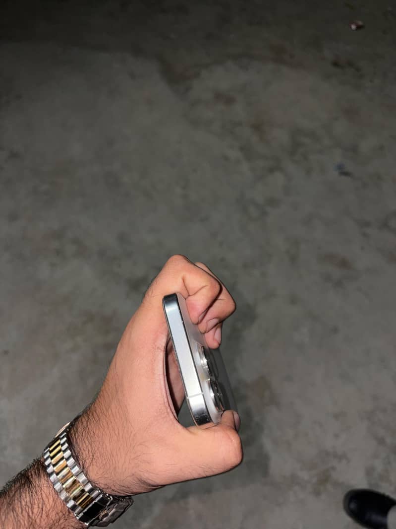 iphone 15 Pro white 3