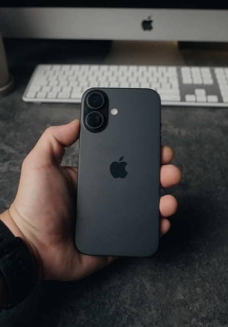 Apple iPhone 16 0