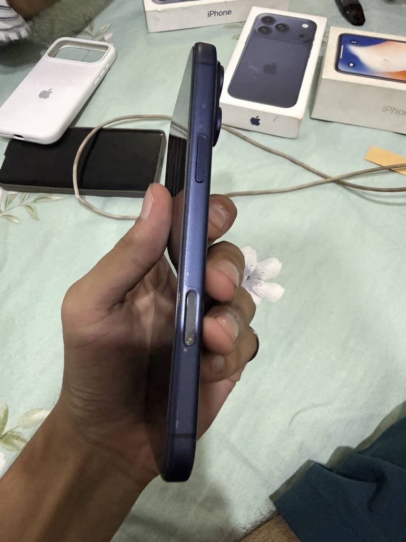 Apple iPhone 17 Pro Max 4